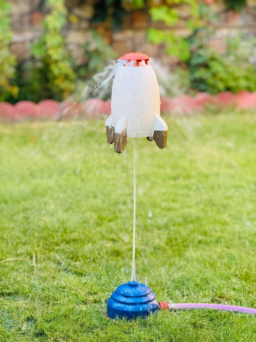 Rocket-shaped Water Sprinkler Toy